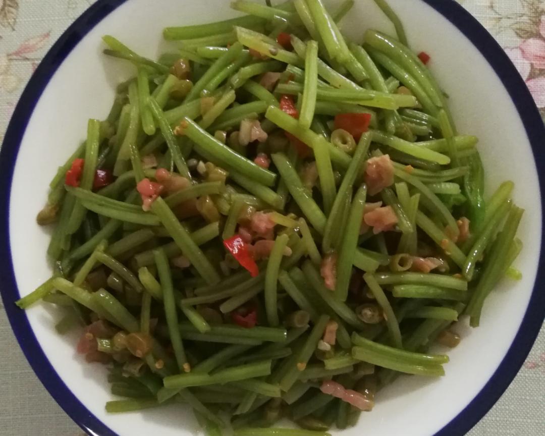酸豆角炒红薯藤