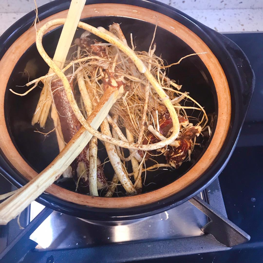 五指毛桃焗鸡腿肉