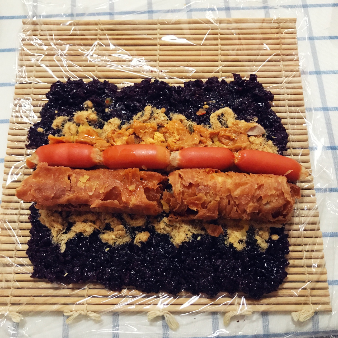 汪汪是汪小狗做的黑米粢饭团