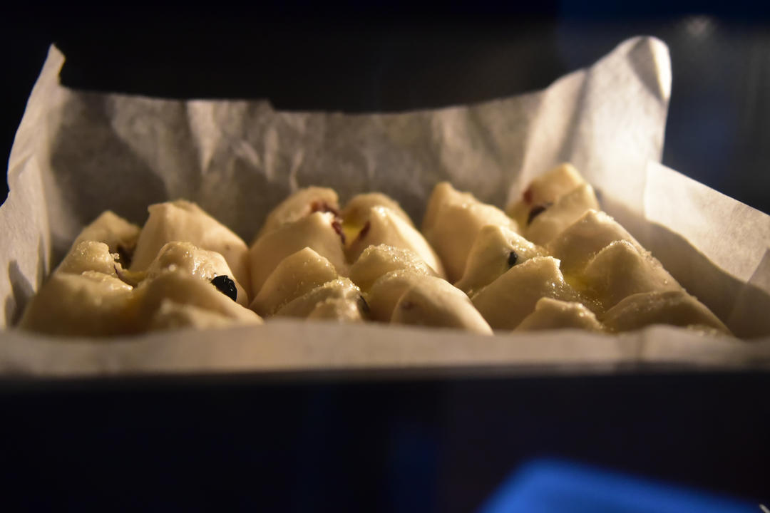 【小甜甜葡萄干砂糖餐包的做法步骤图】supersuper超超超-制作