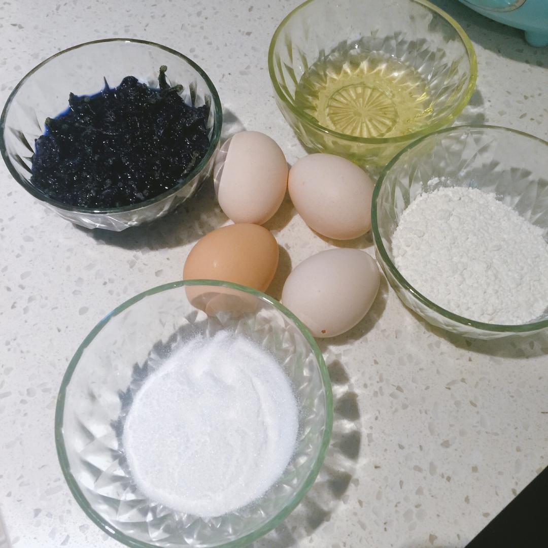 【蝶豆花奶油蛋糕卷-正反面示范的做法步骤图】LUOLUO的厨房-制作