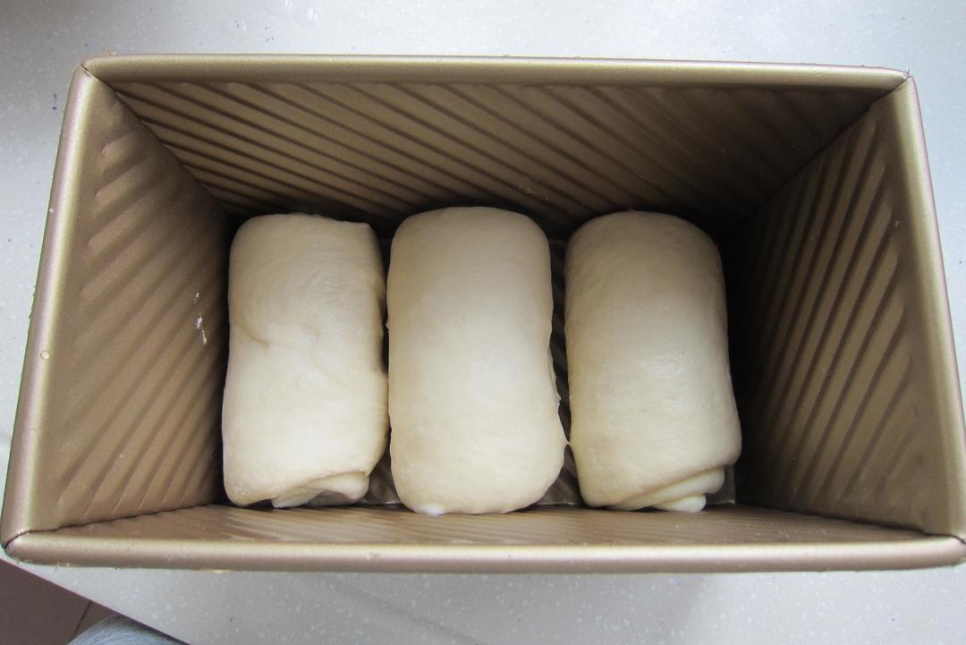 【大名鼎鼎的吐司——妃娟100%中种北海道醇奶吐司的做法步骤图】天然气小姐—Ariel-制作