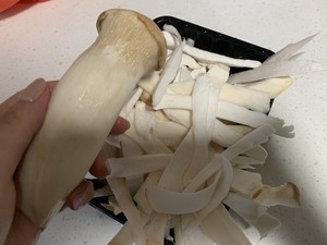 【减脂快手菜】凉拌杏鲍菇面的做法 步骤1