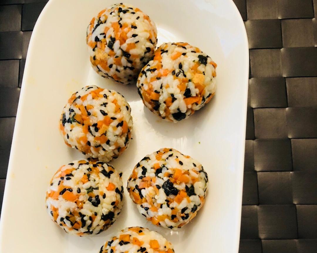 超好吃的肉松紫菜饭团的做法