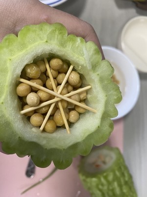 私房汤:苦瓜蛤蜊黄豆排骨汤的做法 步骤5