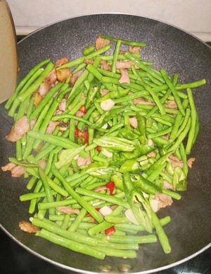 适合夏天的豆角炒肉的做法 步骤10