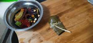 不放盐的草扎肉的做法 步骤10