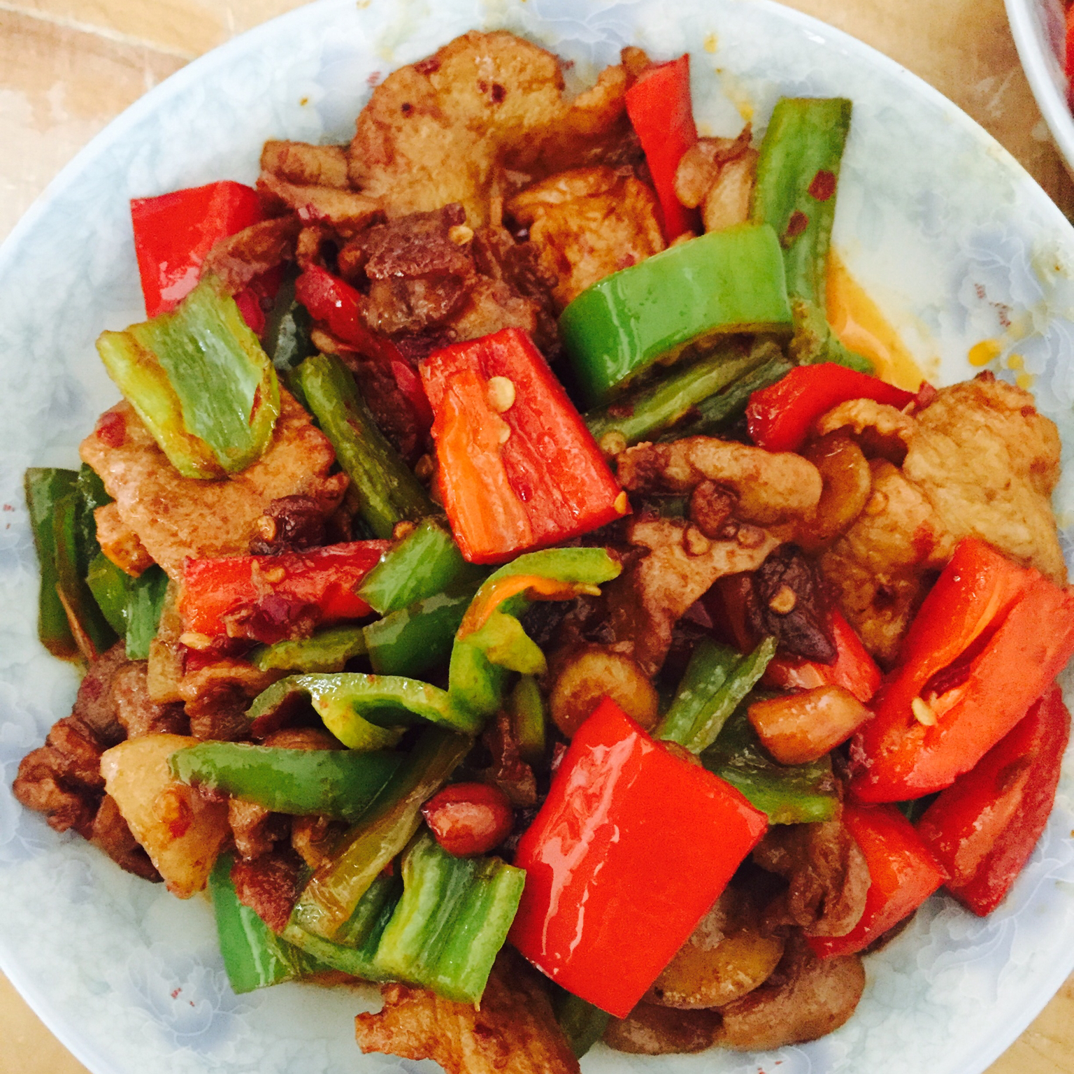 家常菜 回锅肉 冷…艳做的回锅肉 赞 五花肉,郫县豆瓣酱,甜面酱,葱姜