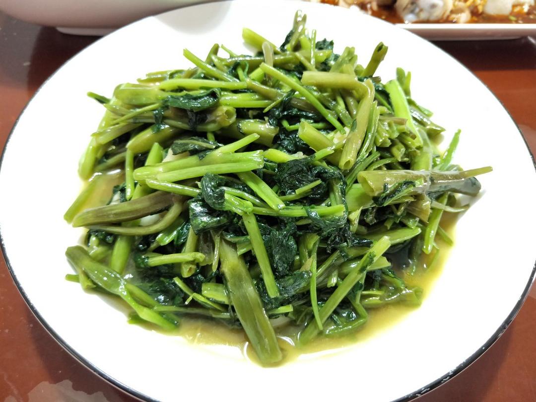 香肠q仔做的蒜蓉腐乳炒通心菜