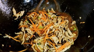 正宗鱼香肉丝的做法 步骤7