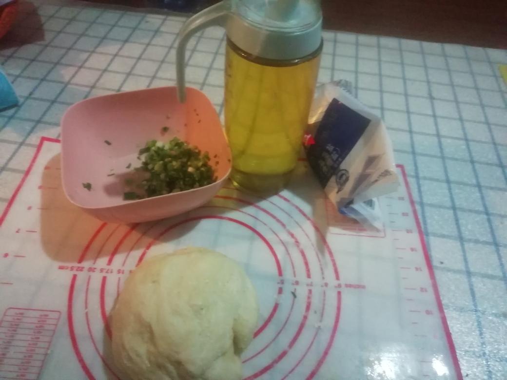薄如蝉翼的葱油饼的做法 步骤1