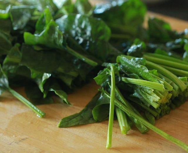 果仁菠菜拌木耳 果仁菠菜拌木耳