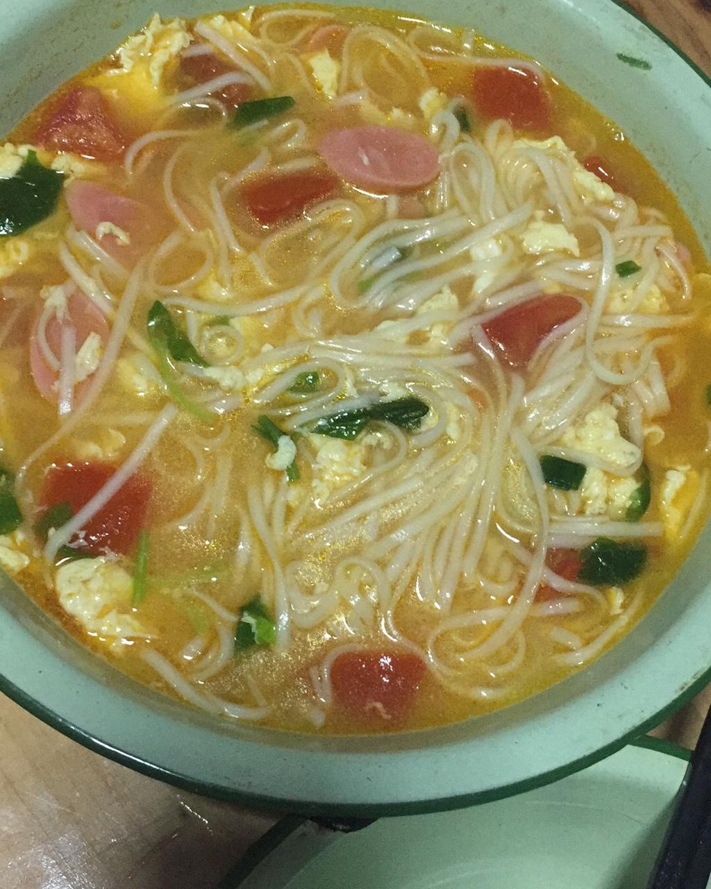 饶大玲做的简单早饭西红柿鸡蛋挂面