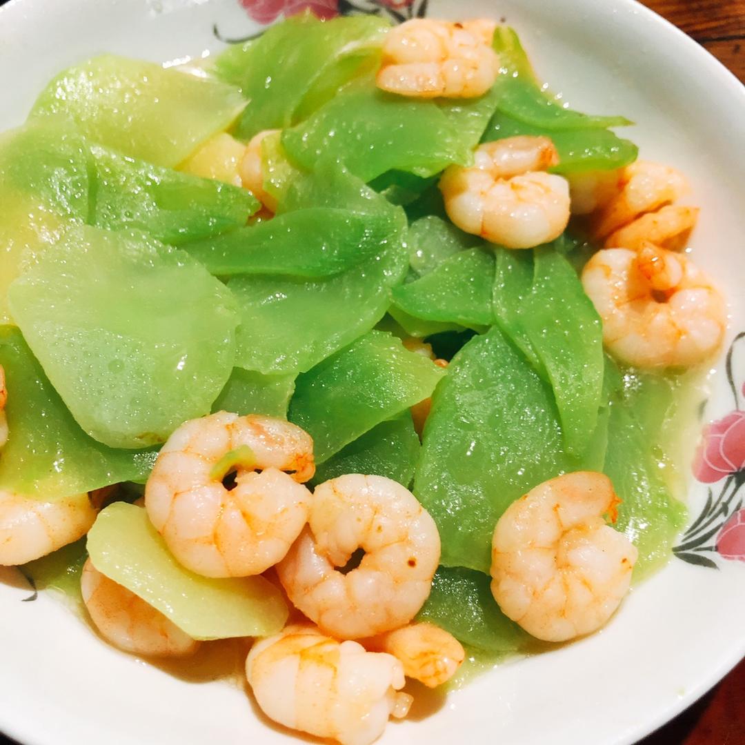 装睡的鹿喵做的[孕妇食谱]莴笋炒虾仁