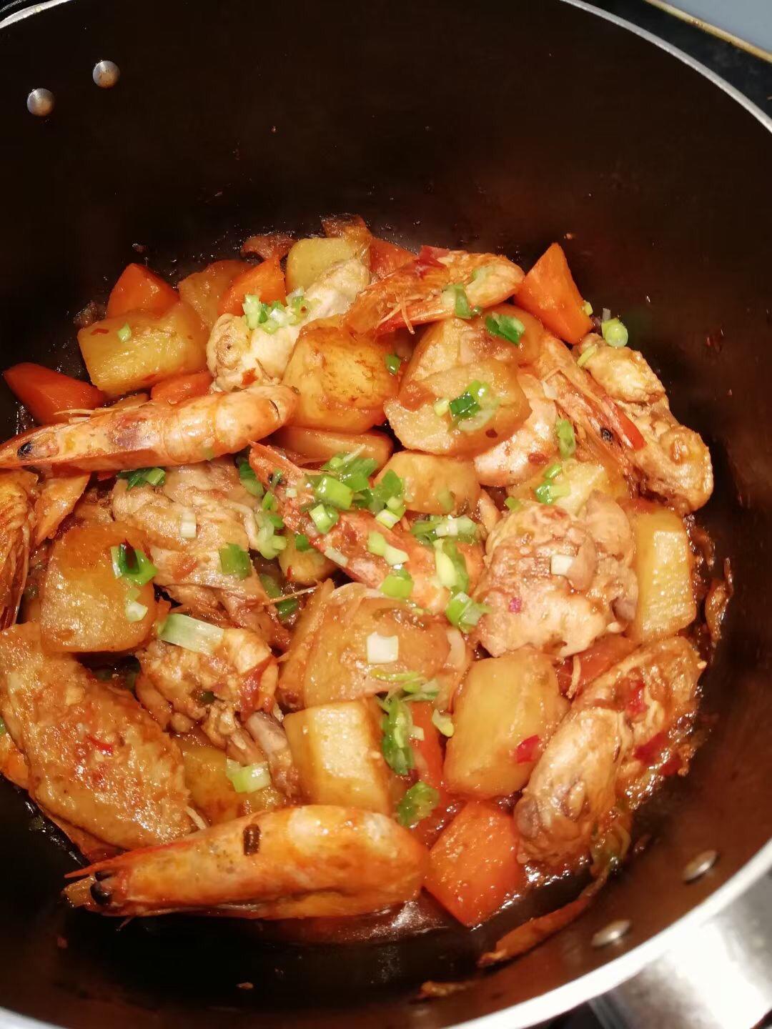 来点不一样的大虾鸡翅烧土豆
