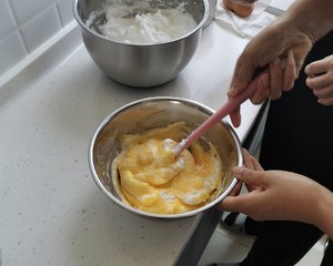 戚风蛋糕的做法 步骤13