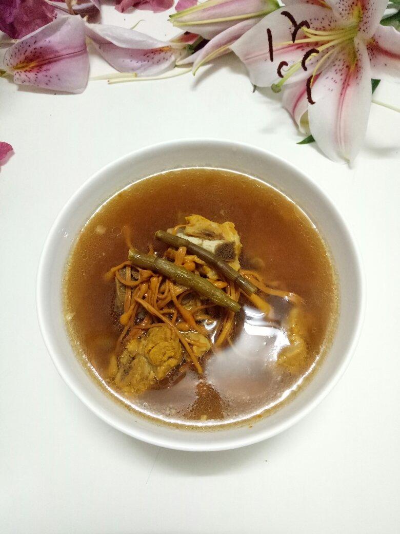 快乐蓝天做的虫草花石斛汤
