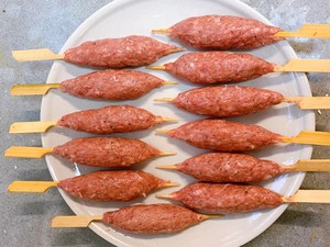 深夜食堂之烤牛肉丸串烧的做法 步骤5