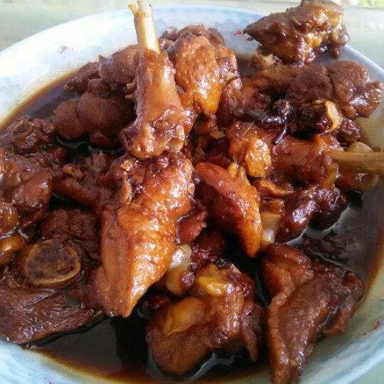家常菜 啤酒鸭 麋鹿220做的啤酒鸭  赞 鸭腿,啤酒,葱,姜,蒜,干辣椒