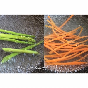 鳗鱼蔬菜鸡蛋饼卷的做法 步骤7