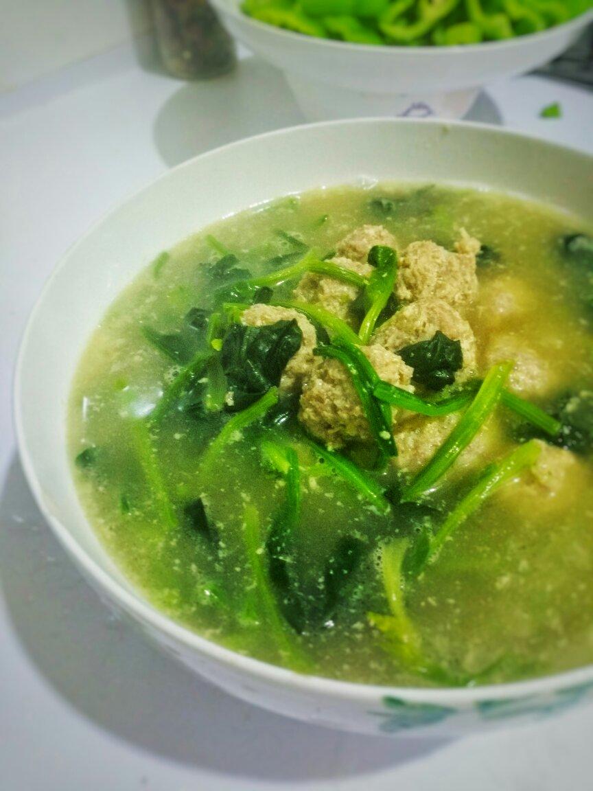 家常菜快手菠菜丸子汤