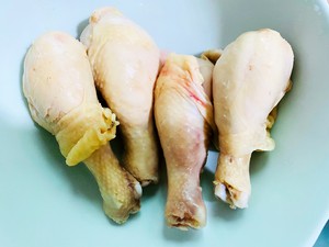 土豆鸡腿砂锅煲的做法 步骤2