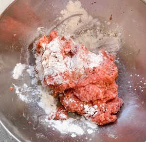 深夜食堂之烤牛肉丸串烧的做法 步骤3