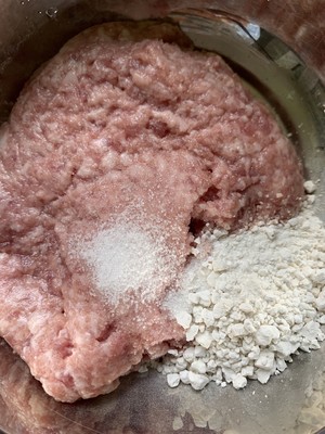 娃最爱的肉饼汤的做法 步骤1