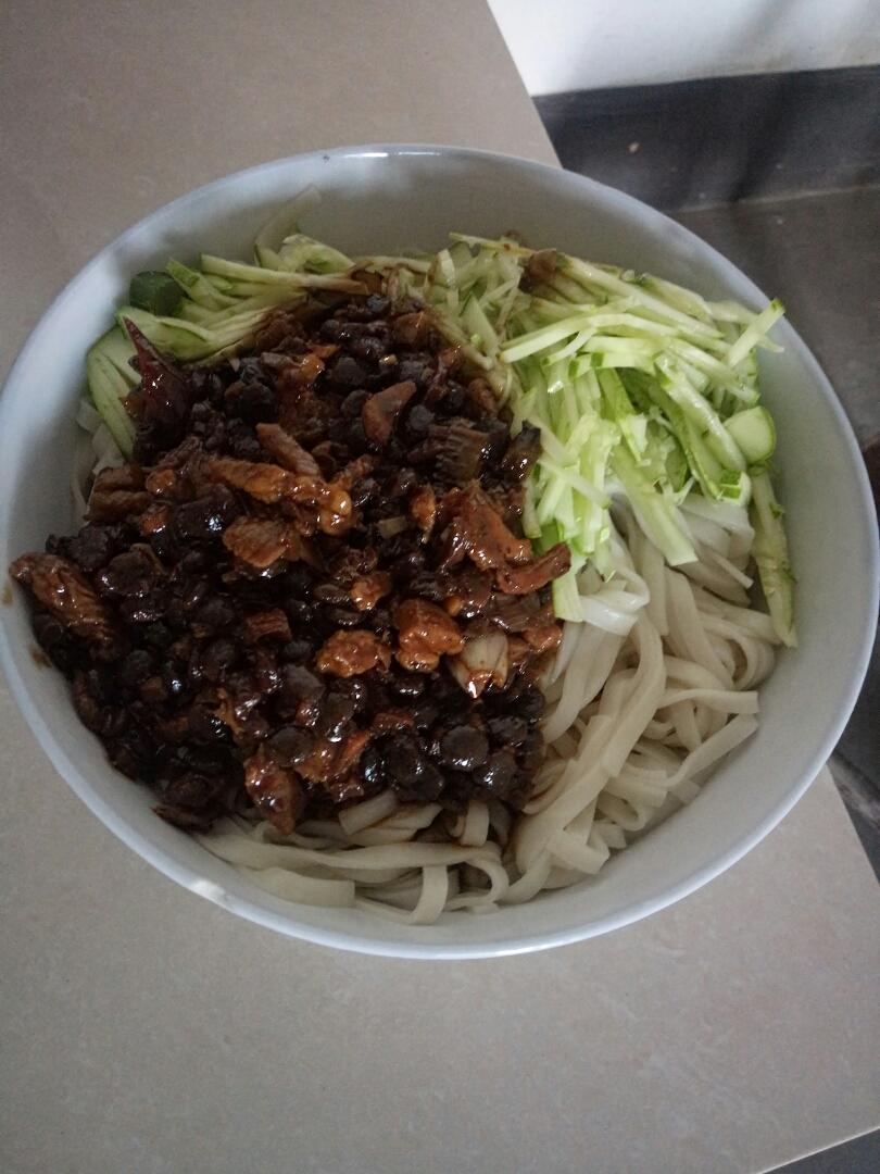 第一次做炸酱面 1年前 2 0(陕西,西安)
