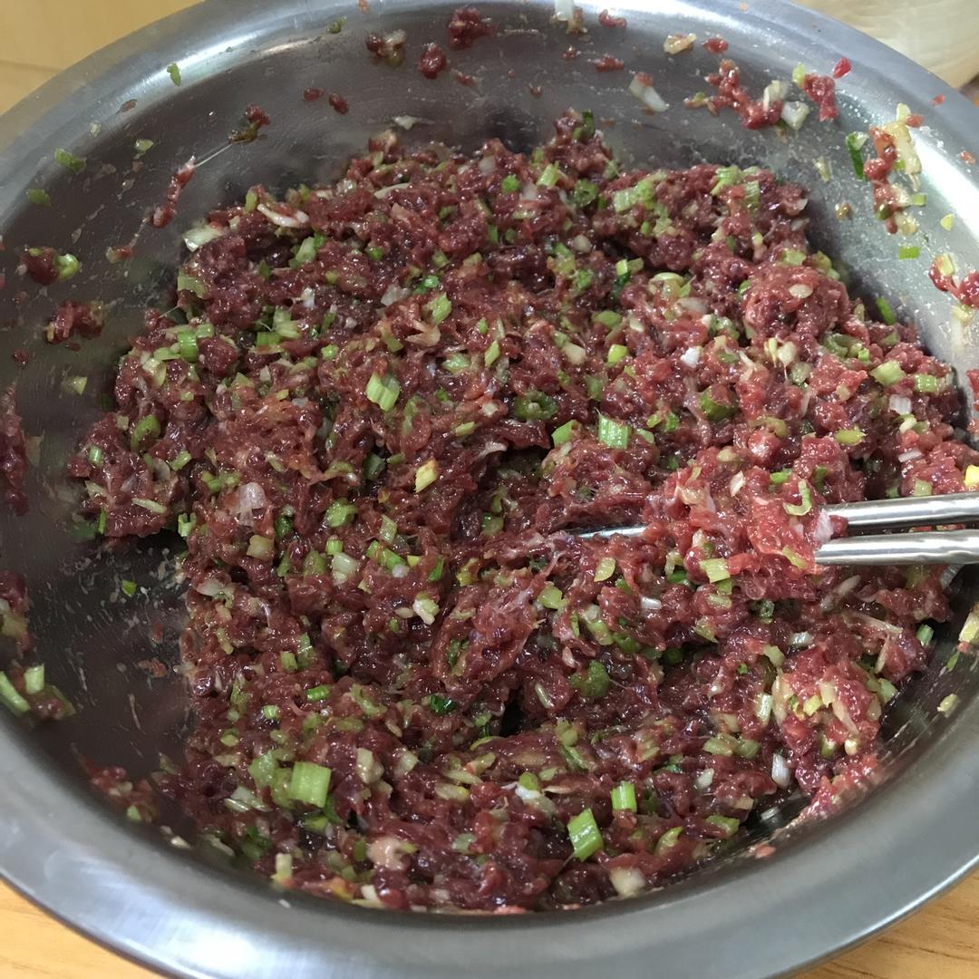 饺子 芹菜牛肉水饺 po做的芹菜牛肉水饺  嘿嘿嘿～男友北方的,第一次