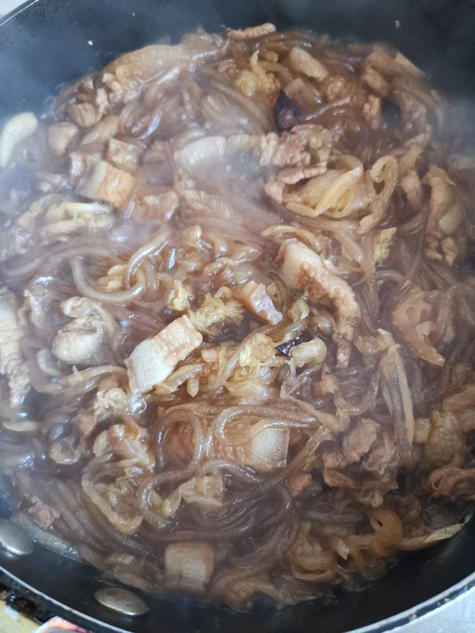 com做的东北酸菜猪肉炖粉条