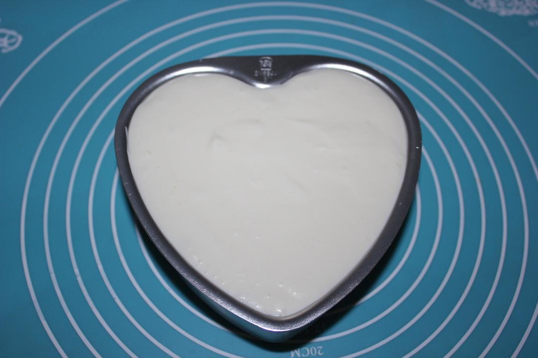 【草莓酸奶冻芝士 （6寸心形模具）的做法步骤图】Skye思恺-制作