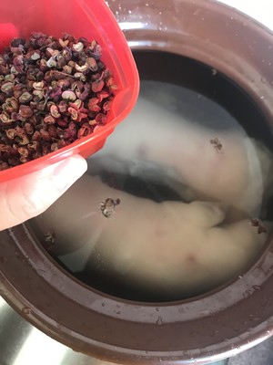 芸豆炖猪蹄:蹄花的做法 步骤4