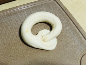 ?香柠波兰贝果
?碱水肉松贝果的做法 步骤18