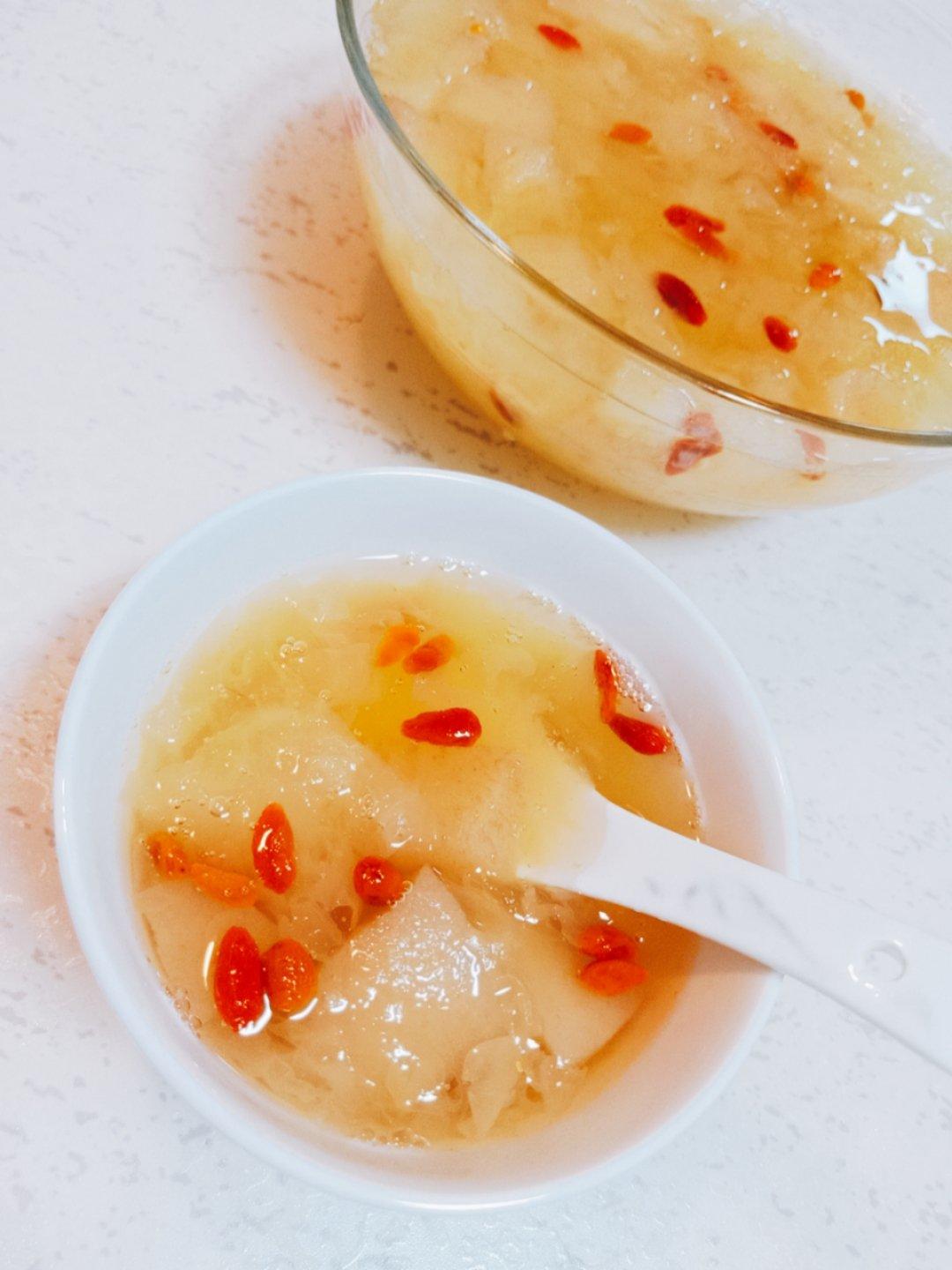狐狸的晚餐做的冰糖雪梨银耳羹