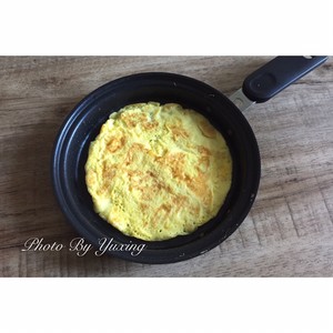 鳗鱼蔬菜鸡蛋饼卷的做法 步骤5