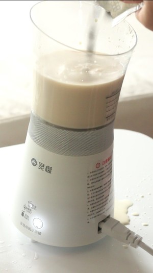 炎炎夏日不可或缺的饮料——炒米珍珠奶茶的做法 步骤4