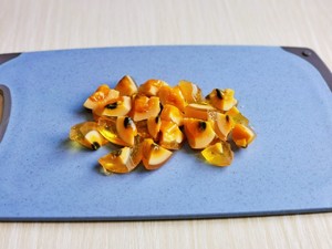 5分钟快手菜,红油皮蛋豆腐,好吃到爆的做法 步骤3