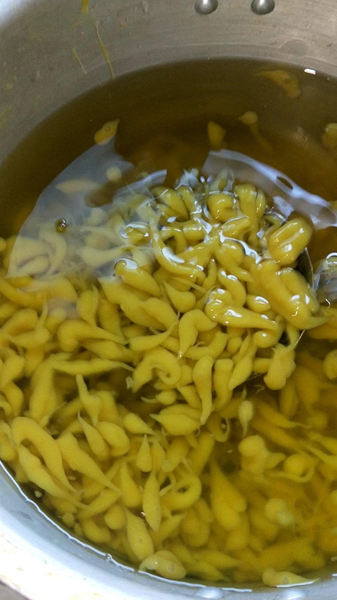 肥肥小馒头做的槐花粉糖水
