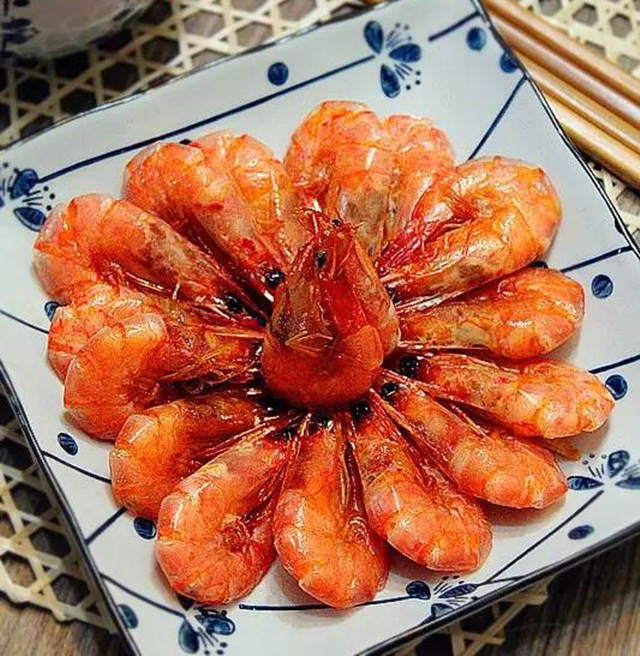 家常菜 油焖大虾          油焖大虾,是一道鲁菜.