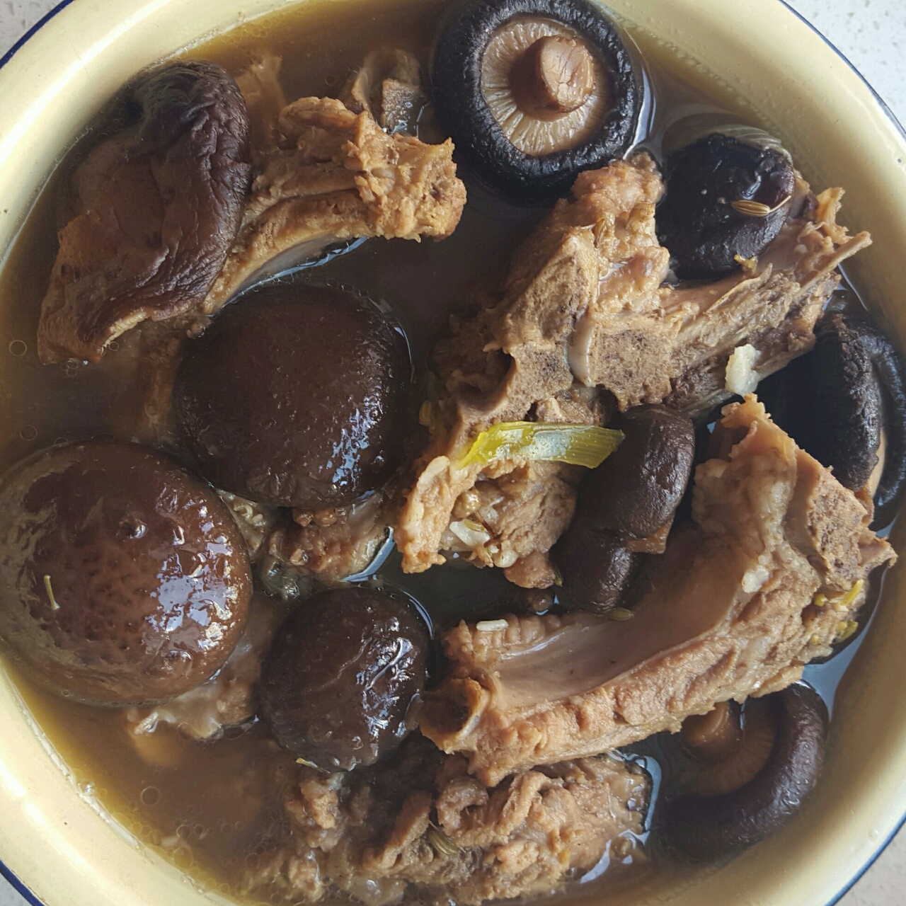 香菇炖排骨