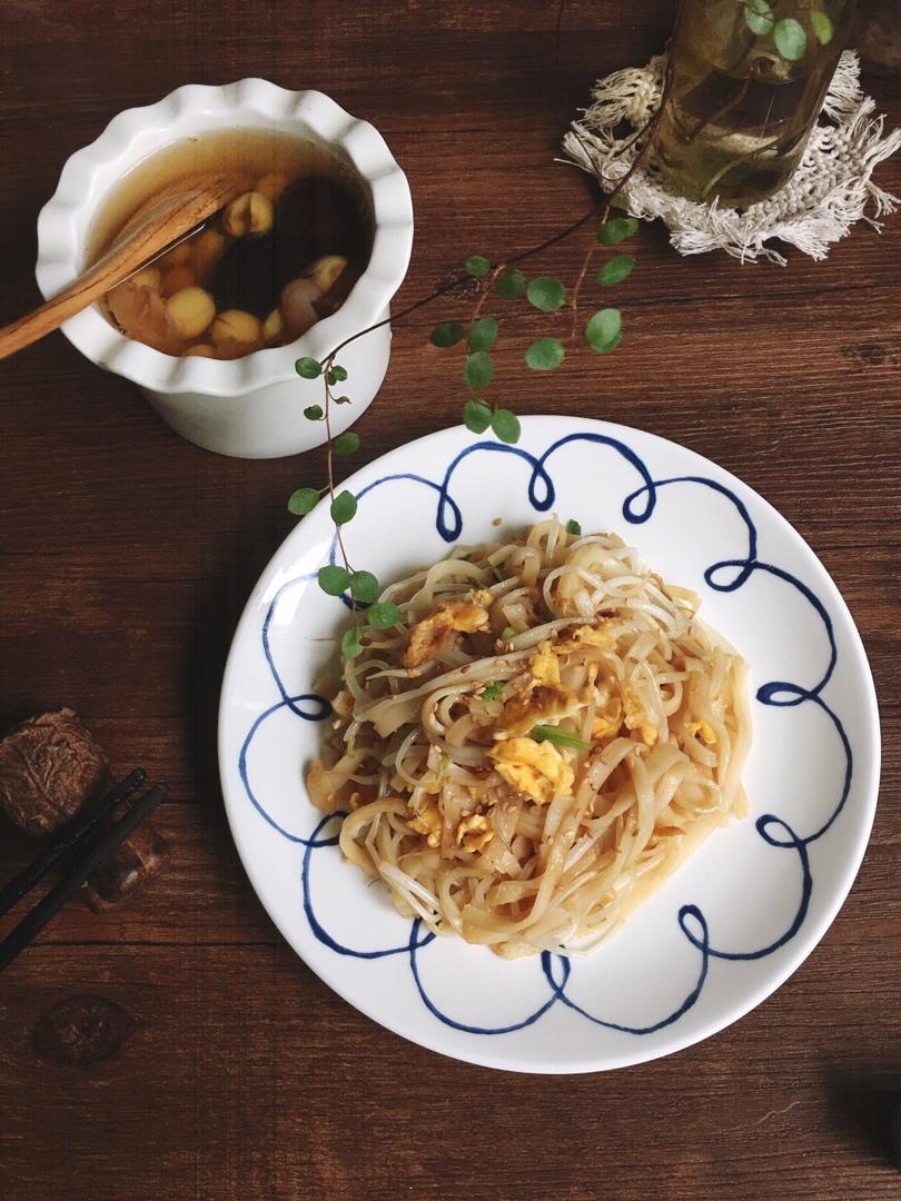 鸡蛋炒河粉