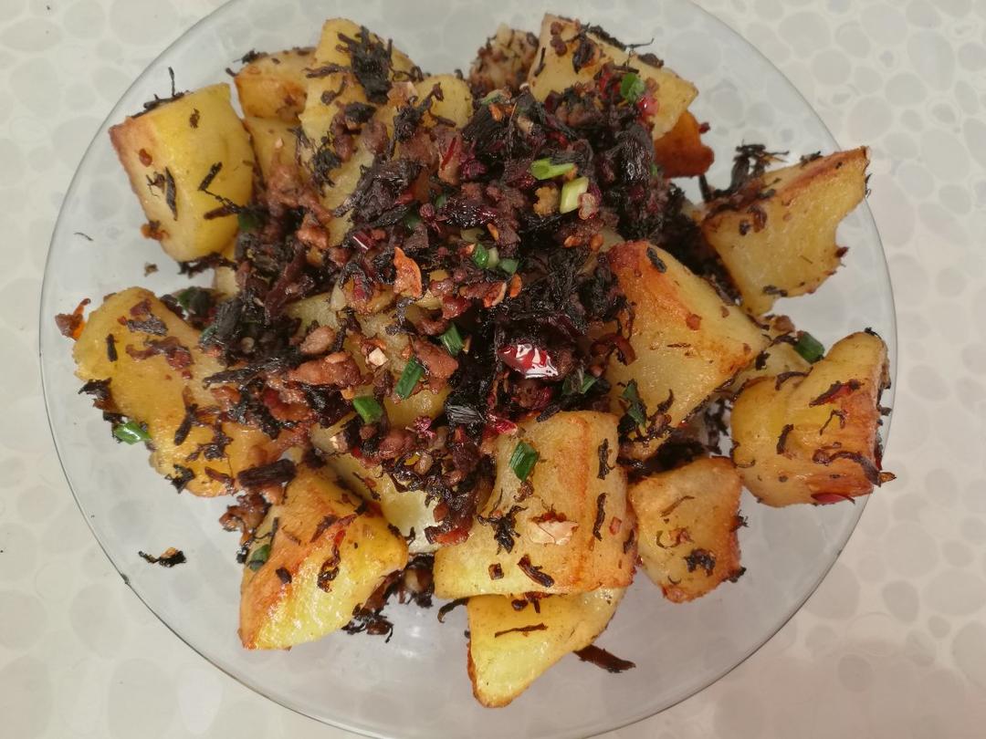 杨加酱做的梅干菜肉末小土豆