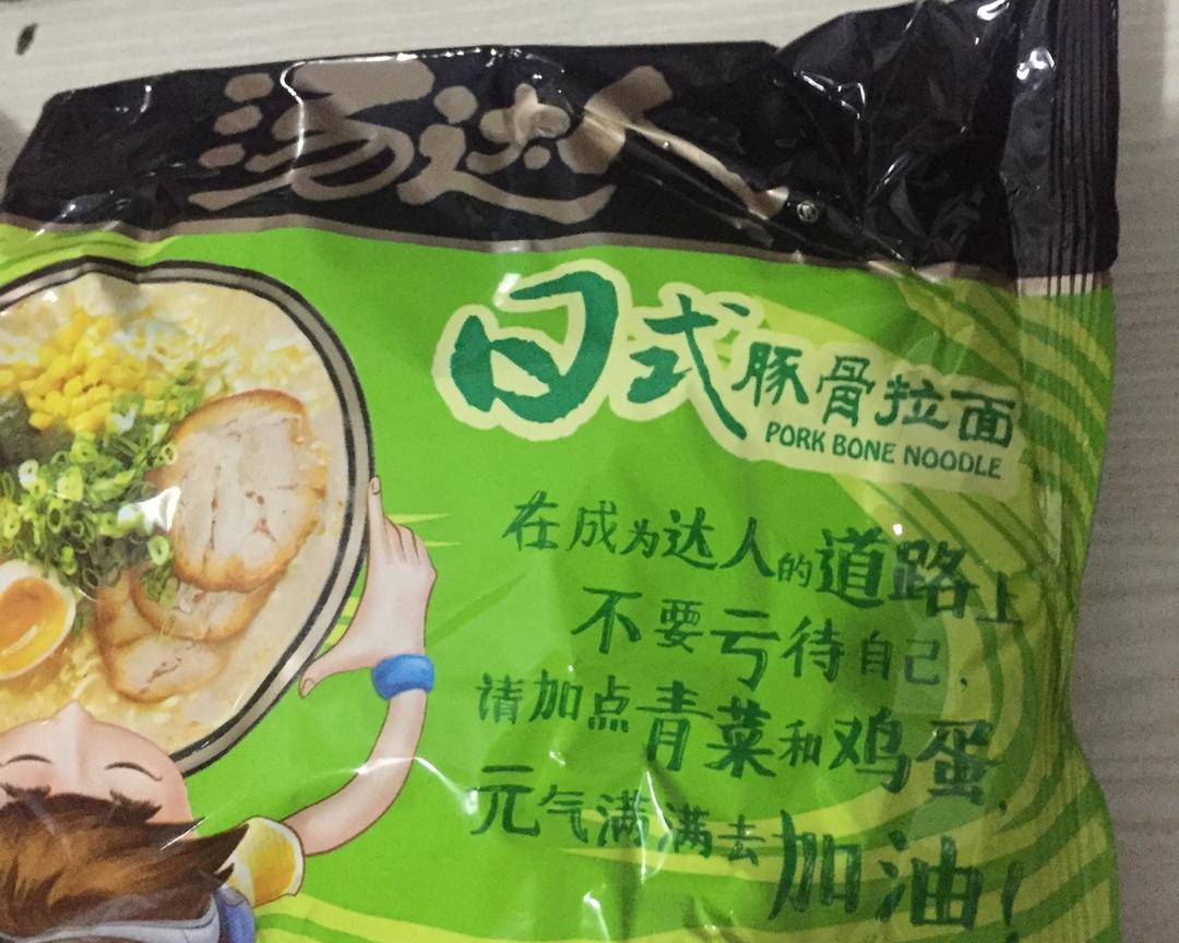 金枪鱼鸡蛋菠菜炒泡面的做法 步骤2