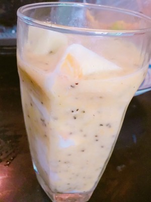 emmmm名字暂定为火龙果芒果黄桃养乐多冰吧