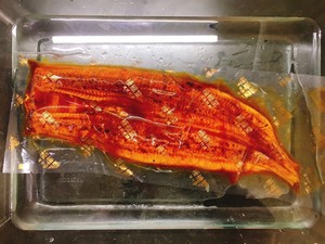鳗鱼凯撒沙拉的做法 步骤1