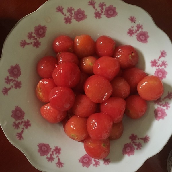 凉拌西红柿 梅晓2011做的凉拌西红柿 家里花台上的小番茄弄的,每次做