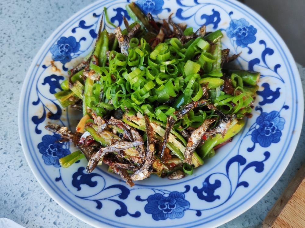 泡椒杂鱼干