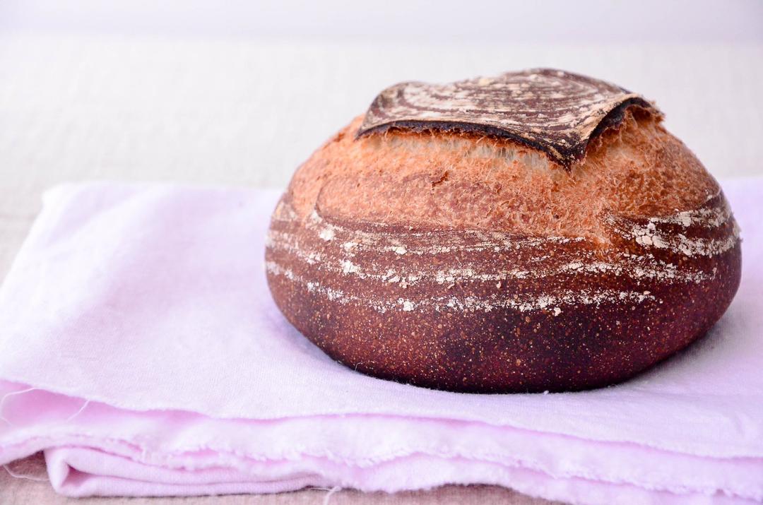 【天然酵母乡村面包图片】缺牙巴疯兔