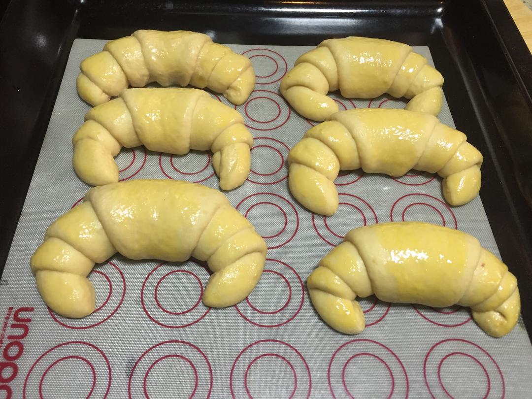【苹果牛角面包的做法步骤图,怎么做好吃】4万元山羊-制作